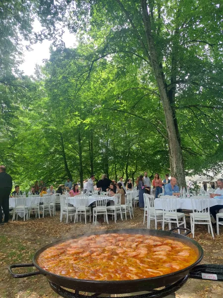 Rassemblement de plus de 100 collaborateurs pour une journée de team building dans un domaine à proximité de Lyon