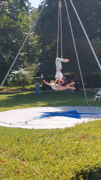 Profiter des beaux jours pour organiser une Garden Party dans le cadre verdoyant d’un château à proximité de Lyon