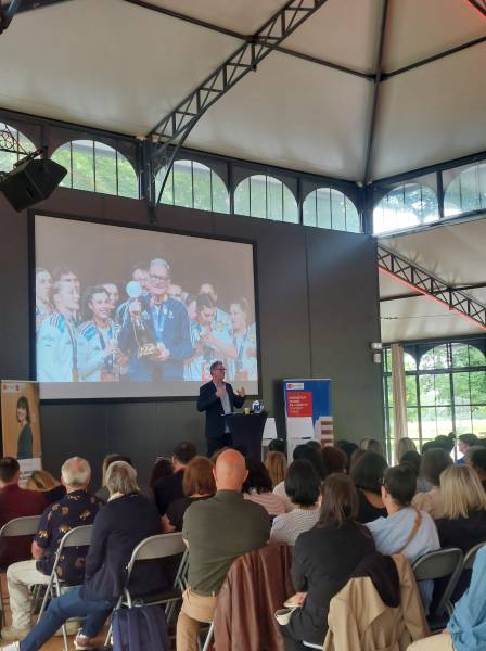 personnalité sportive en convention au château de Rajat