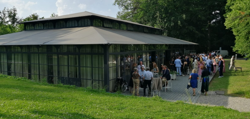 Organiser son mariage dans une grande Orangerie lumineuse pouvant accueillir plus de 170 convives aux portes de Lyon