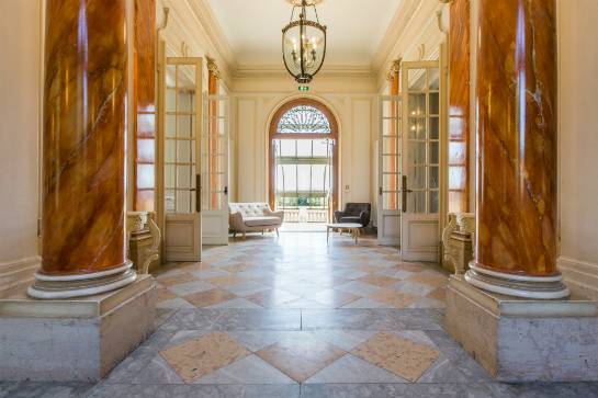 Location d'un grand château avec salle de réunion pour séminaire d'entreprise à Lyon