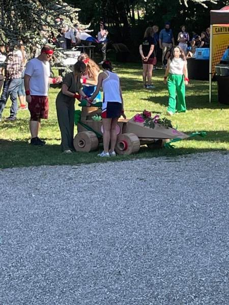 Rassemblement de plus de 100 collaborateurs pour une journée de team building dans un domaine à proximité de Lyon