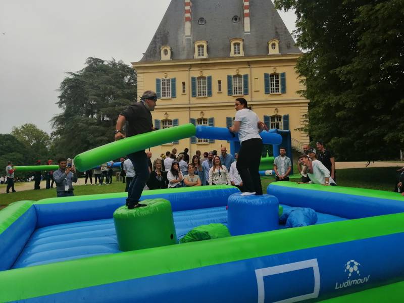 structure gonflable séminaire avec team building au château de Rajat 