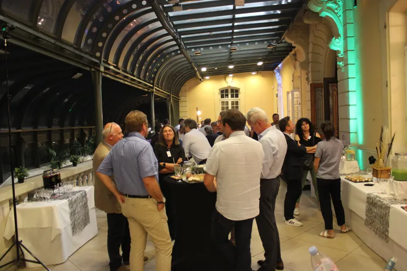 douce soirée dans la verrière du château de Rajat à proximité de Lyon