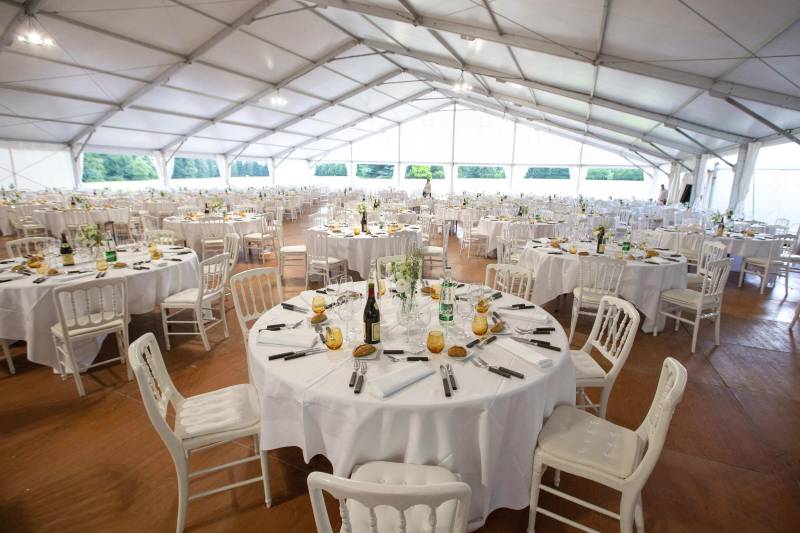 Dîner dans une structure éphémère dans le château de Rajat à proximité de Lyon