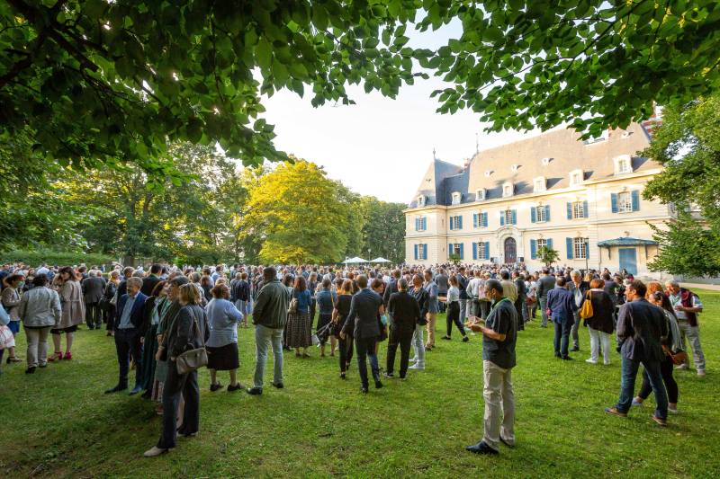 cocktail de plus de 600 personnes dans le parc de Rajat à proximité de Lyon